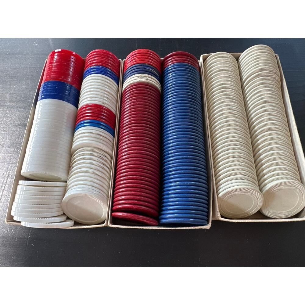 Huge Lot of Vintage Poker Chips ♦️ ♣️ ♥️ ♠️ 287 Mixed Chips in Vintage Boxes